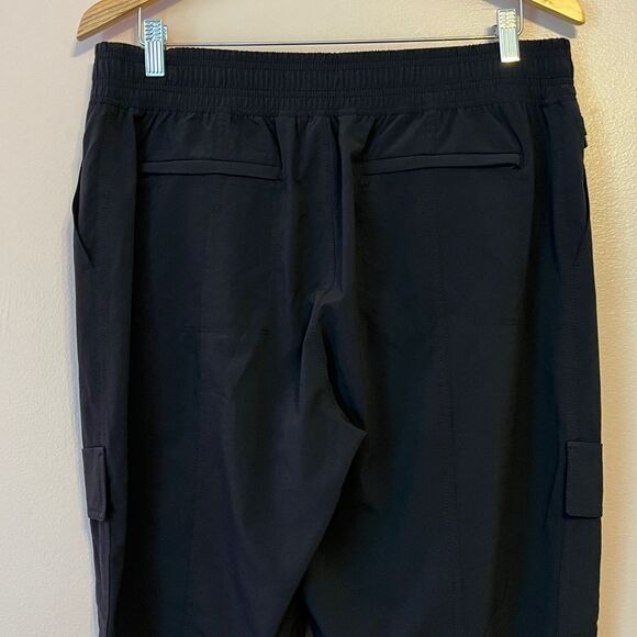 Athleta Chelsea Utility Jogger Sz 12 Black Cargo Gym Mid-Rise Stretch Athleisure - Picture 9 of 15